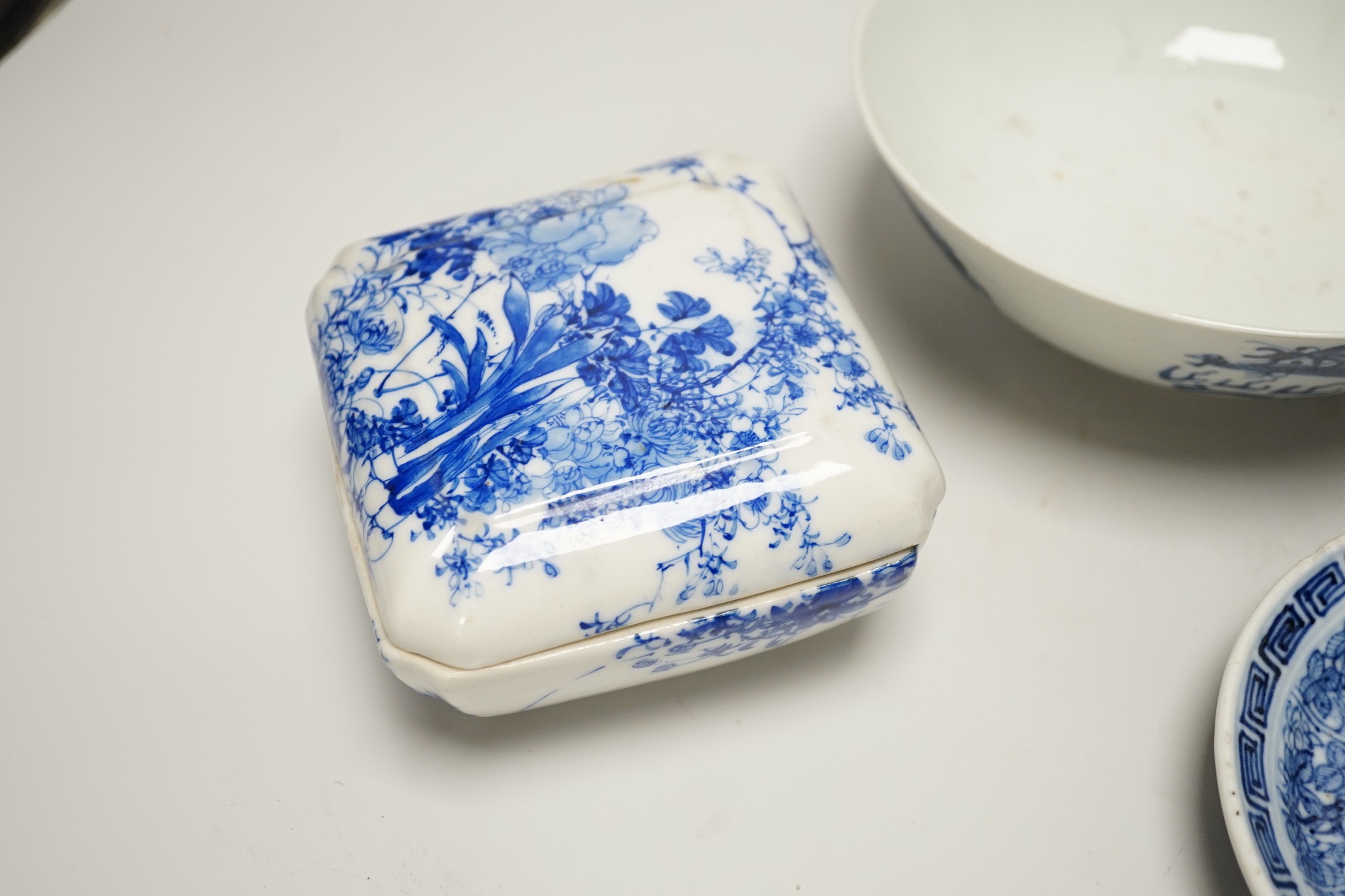 A Chinese blue and white Dragon medallion bowl, 16.3 cm, a blue and white pot cover and stand and a Japanese box and cover